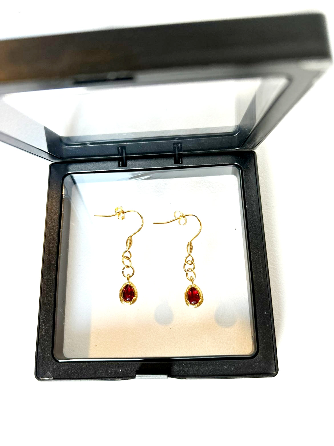 Boucles d'oreilles 'goutte rouge précieuse'🌼