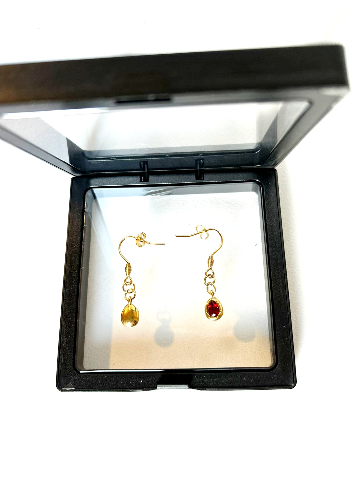 Boucles d'oreilles 'goutte rouge précieuse'🌼