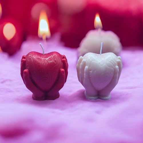 Bougie coeur entre les mains 🌼