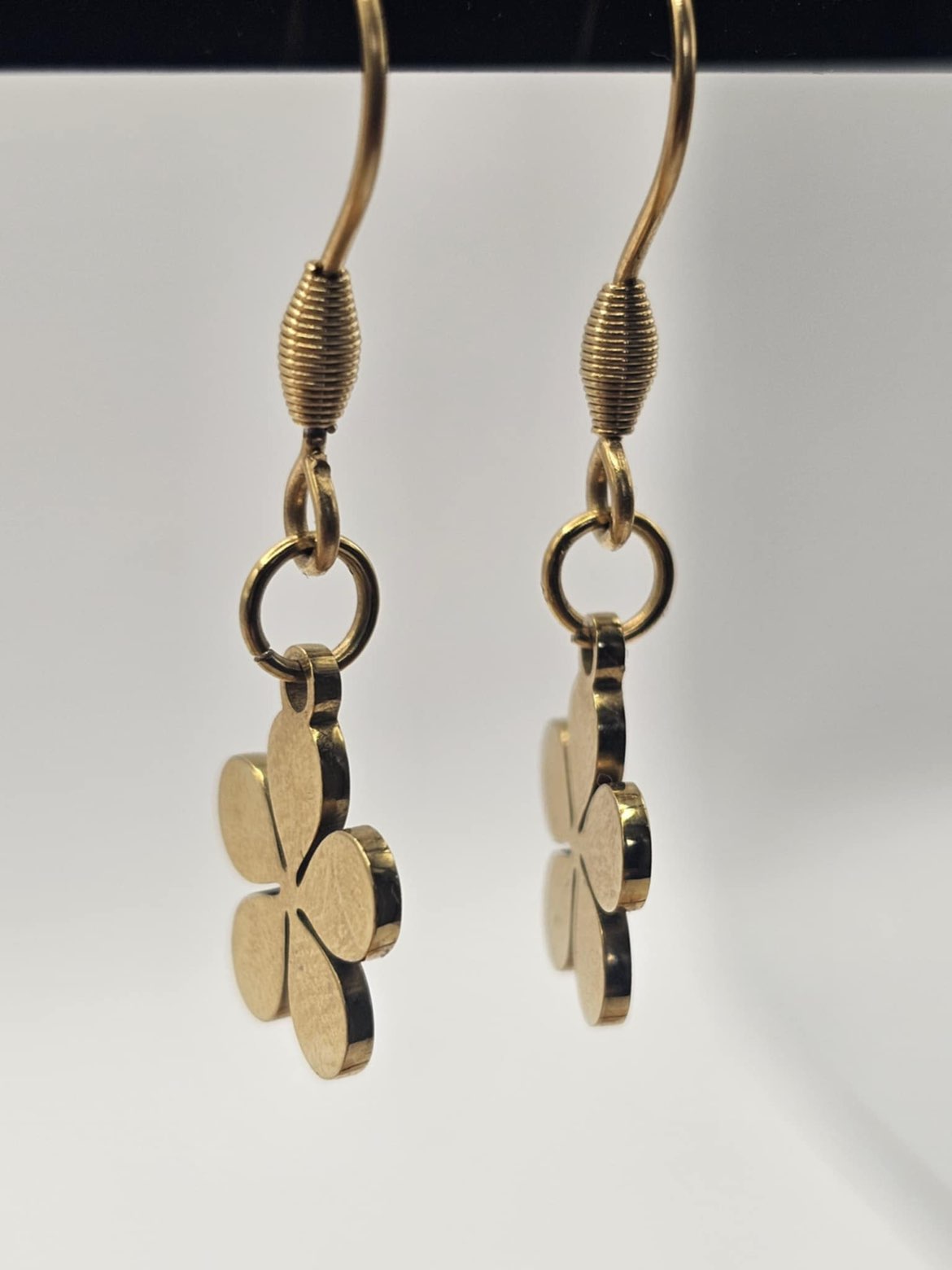 Boucles d'oreilles pendantes 'fleur chic'🌼