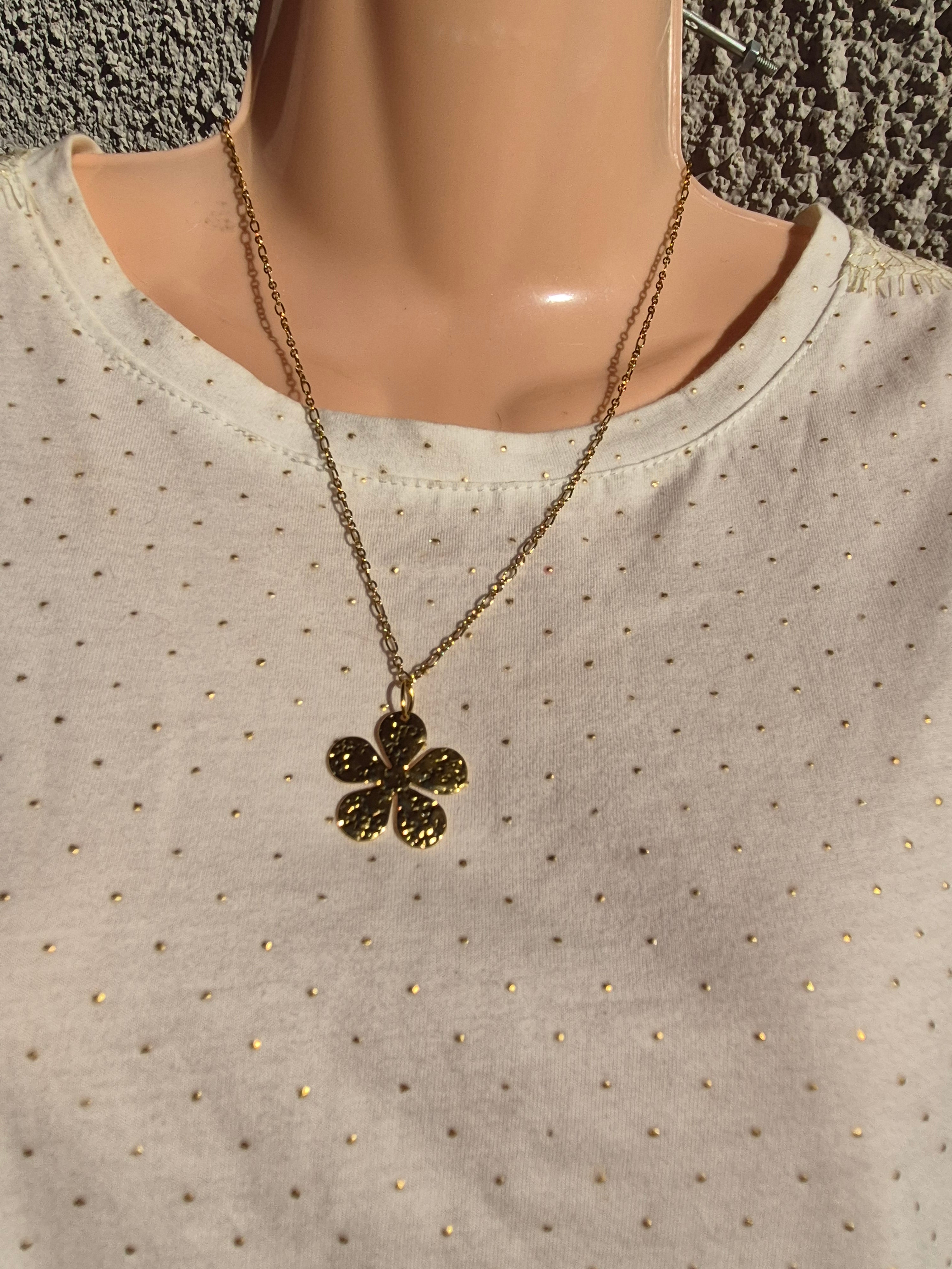 Collier fleur d'éclat